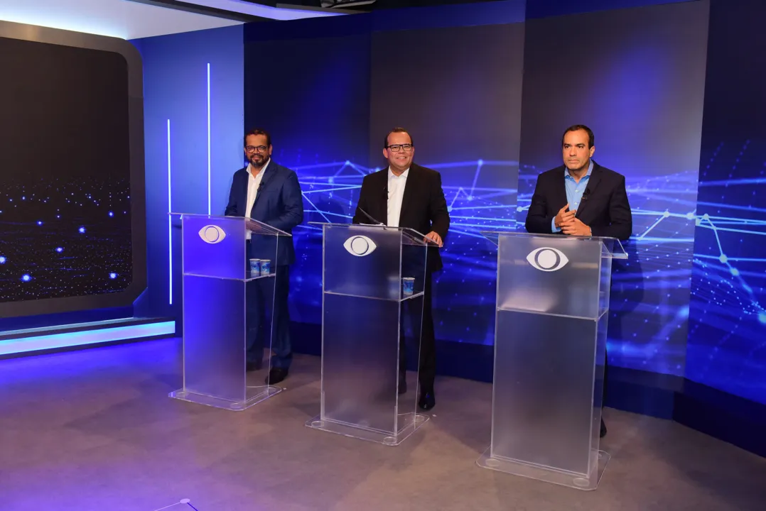 Kléber Rosa, Geraldo Júnior e Bruno Reis durante debate da TV Band Bahia