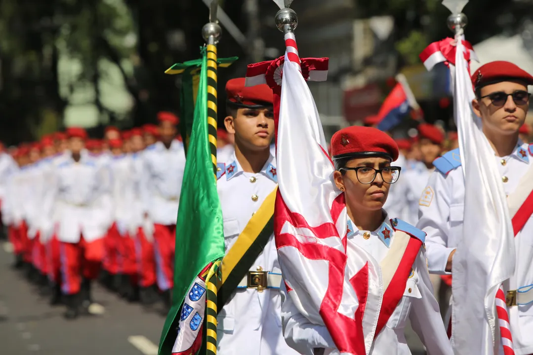 Colégios militares participaram do tradicional desfile