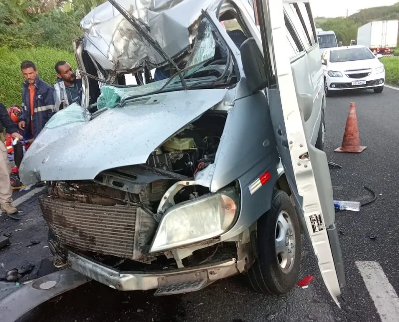 A van levava os pacientes para tratamento em Salvador