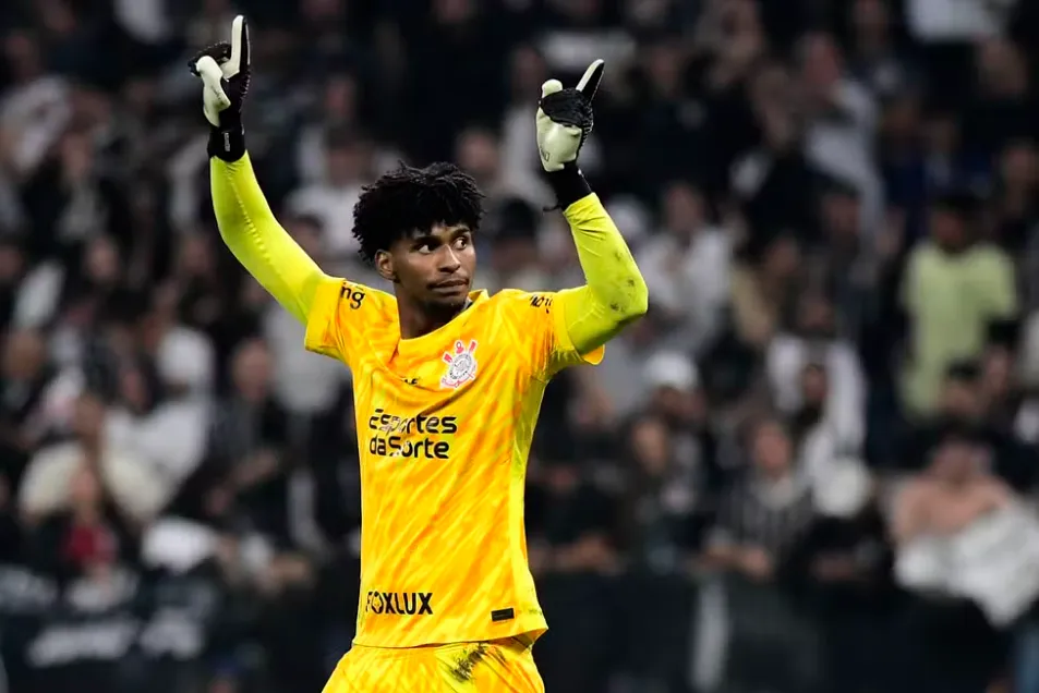 Hugo Souza, do Corinthians, contra o Bragantino