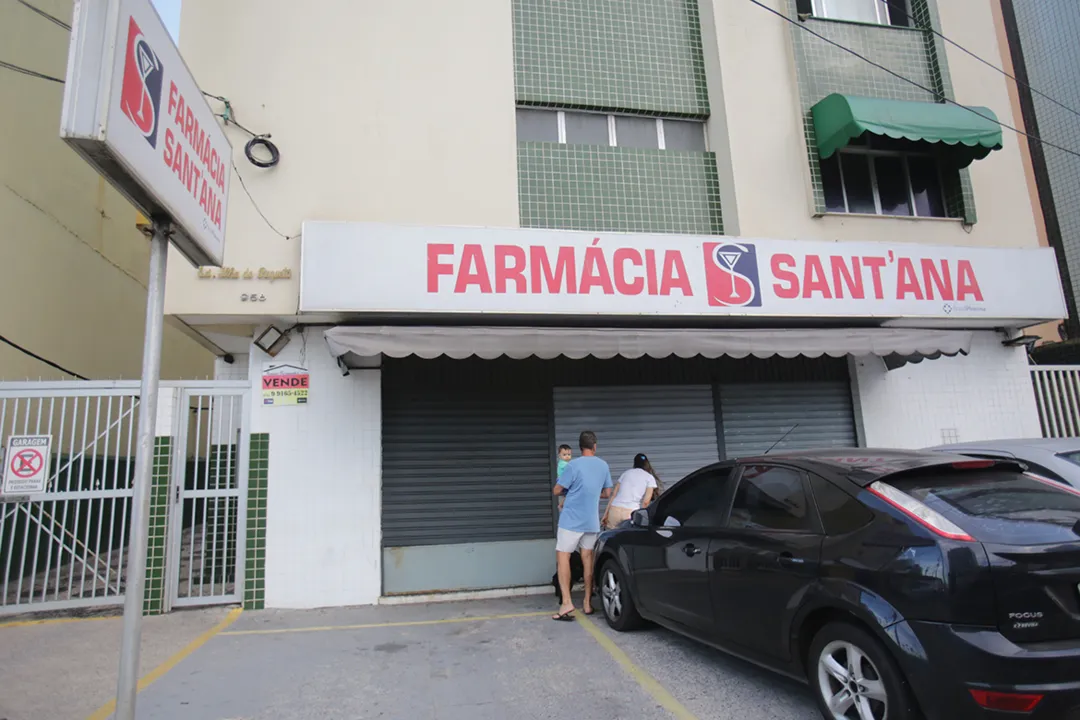 Uma das unidades da farmácia, em Ondina, após fechar as portas