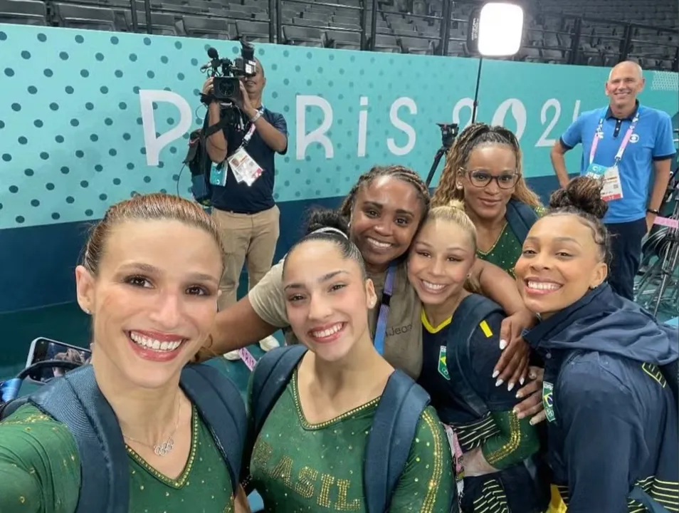 Daiane dos Santos visita seleção feminina de ginástica