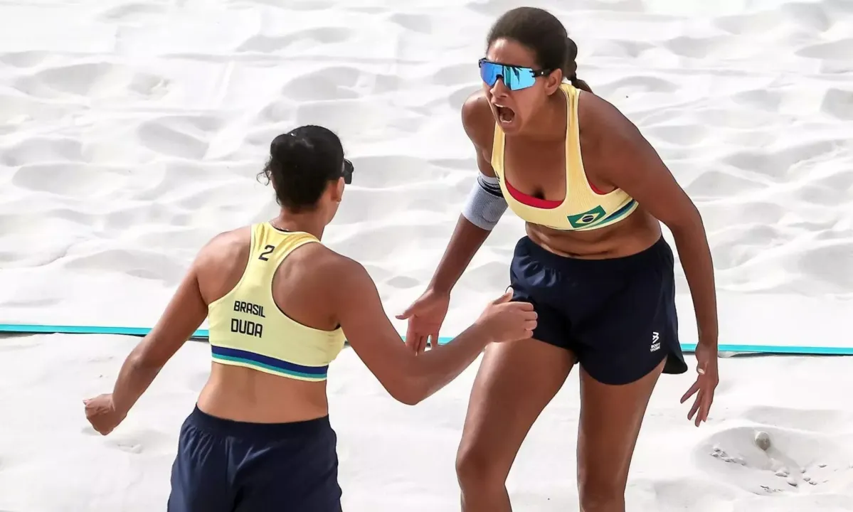 Ana Patrícia e Duda celebram a conquista da vaga para a final olímpica no vôlei de praia feminino