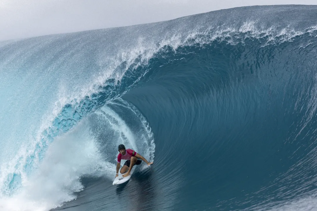 Brazil's Joao Chianca rides a wave during round three of surfing on day three of the Olympic Games Paris 2024 at  on July 29, 2024 in Teahupo'o, French Polynesia. (Photo by Ed Sloane / POOL / AFP)