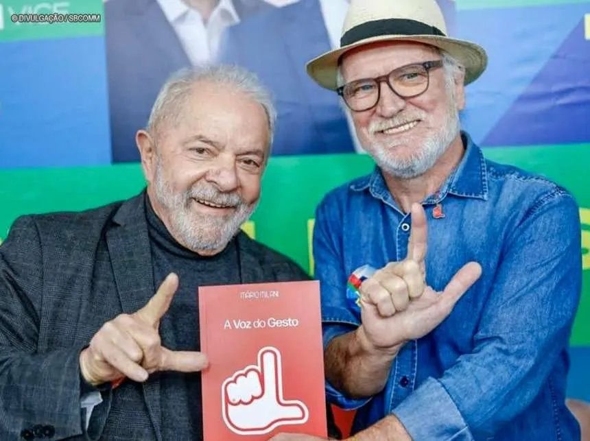 Lula e Milani cmo o livro "A Voz do Gesto"