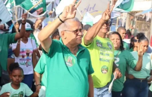 Raimundinho da JR (PL) é acusado de paralisar o atendimento de uma clínica com som de paredão.