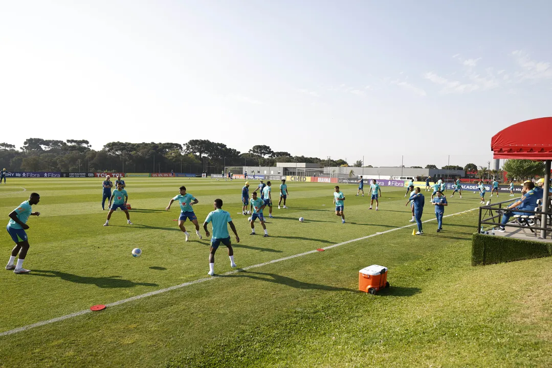 Seleção brasileira durante atividade no CT do Caju em Curitiba