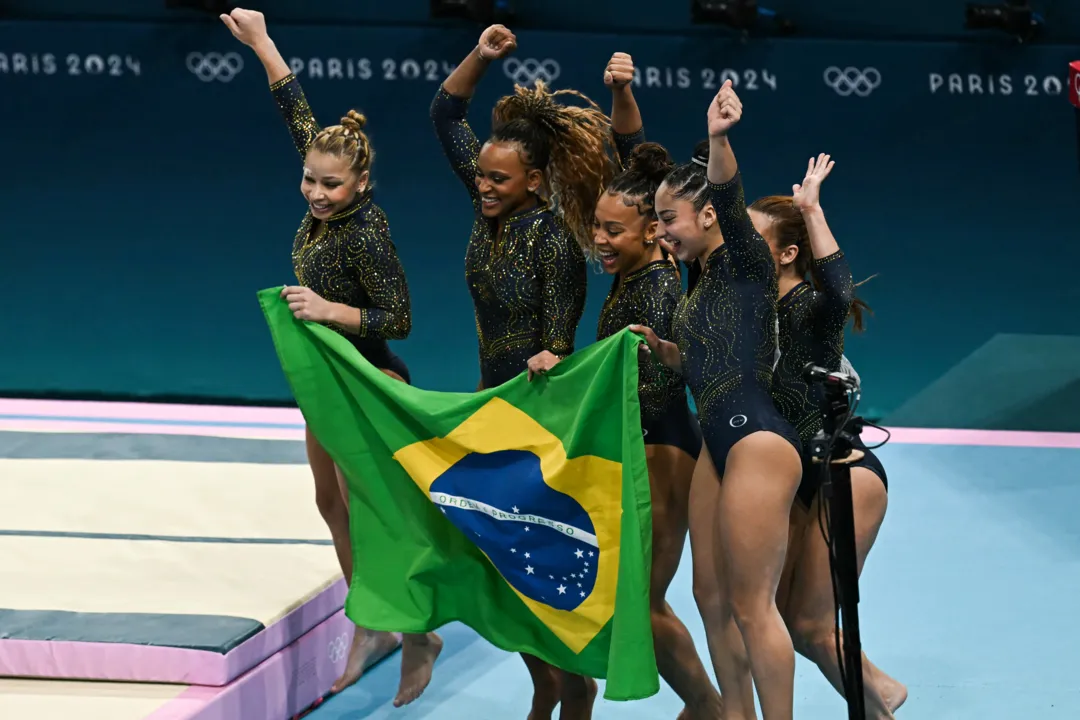 Brasil comemorando medalha de bronze