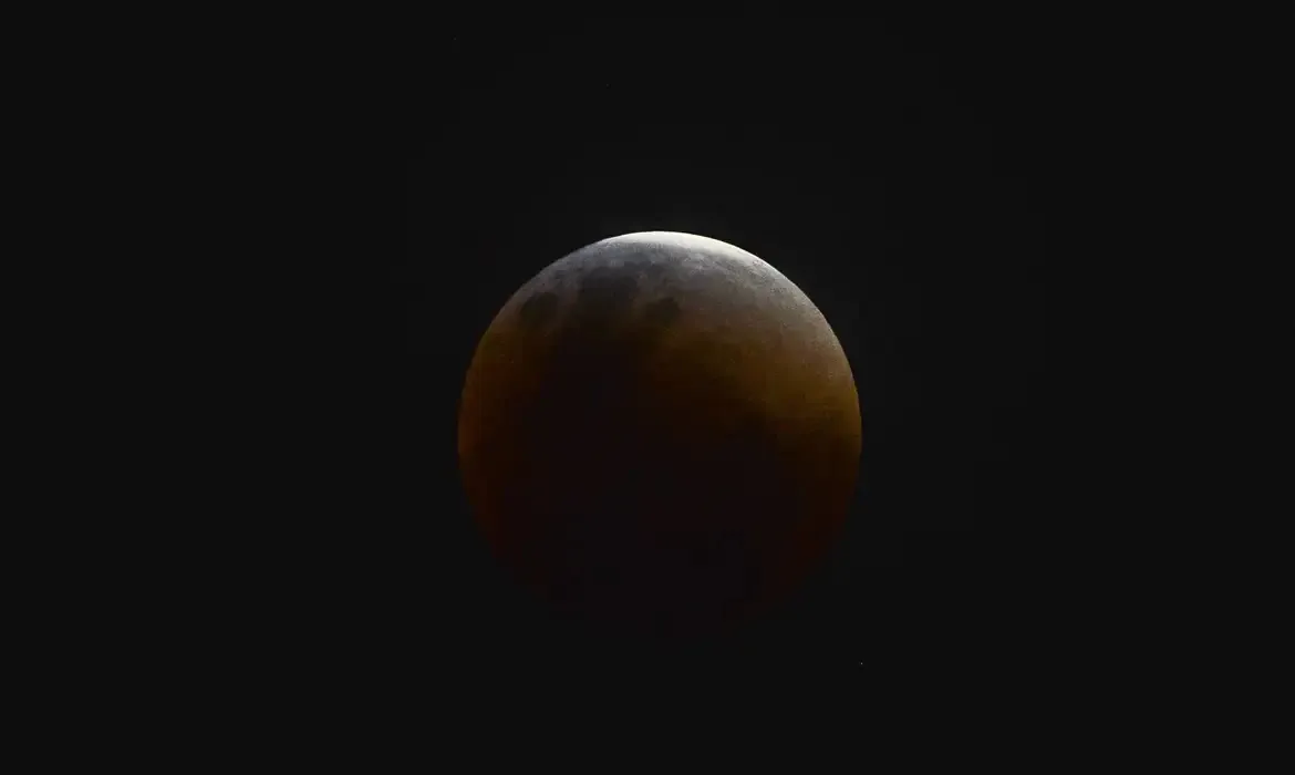 Imagem ilustrativa da imagem Eclipse lunar fica visível em todo Brasil; saiba como assistir