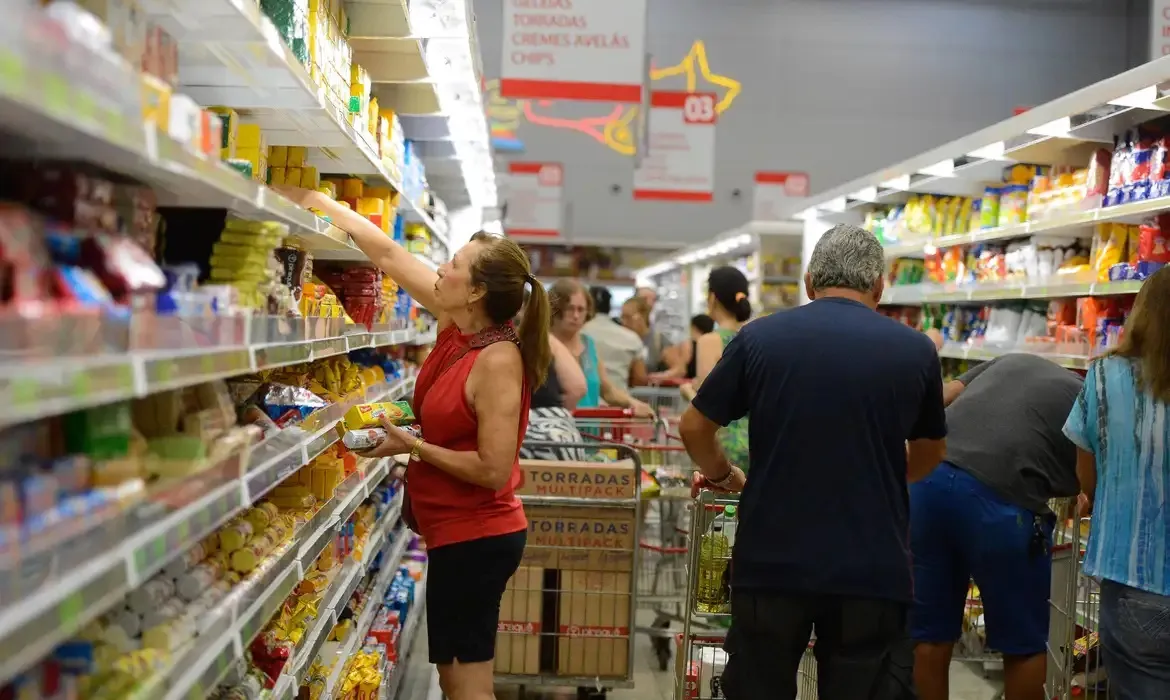 A alta de 2,9% foi influenciada pelos crescimentos de 5,3% no consumo das famílias