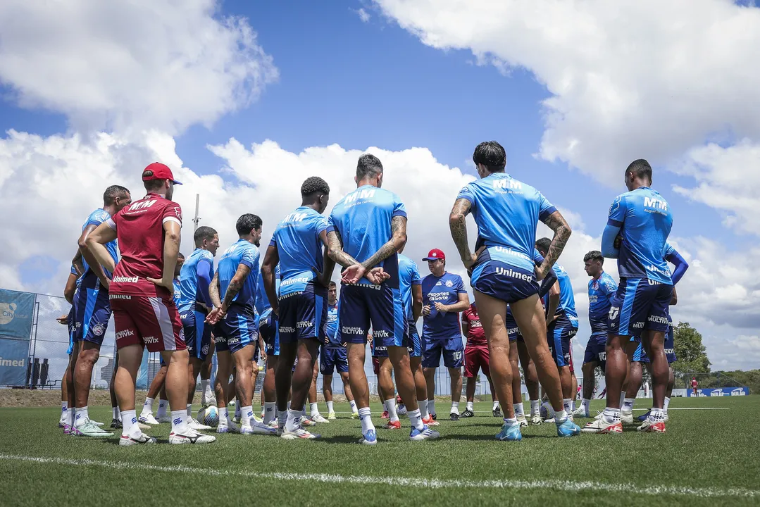 Elenco do Bahia reunido com o técnico Rogério Ceni antes da atividade no CT Evaristo de Macedo