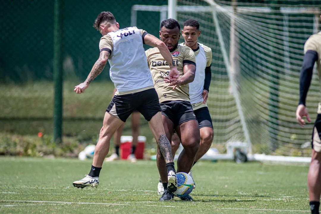 Jogadores do Vitória durante atividade na Toca do Leão.