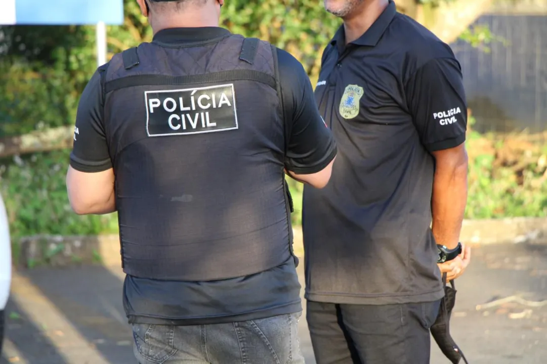 Imagem ilustrativa da imagem Em 12 horas, Polícia Civil apreende 18 celulares e prende foragido