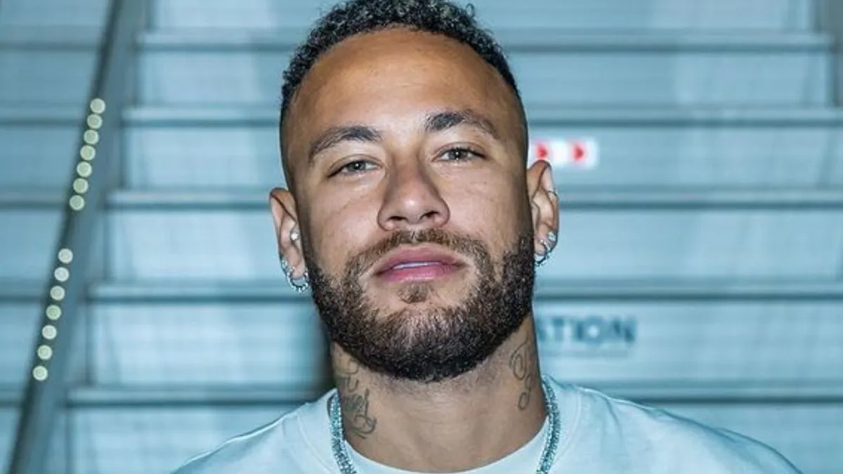 Neymar teve intimidade exposta por peoa