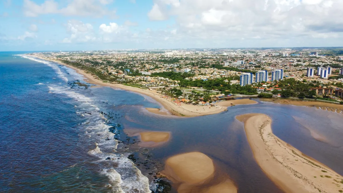 Vista aérea da voz do Rio Joanes, no bairro de Buraquinho, em Lauro