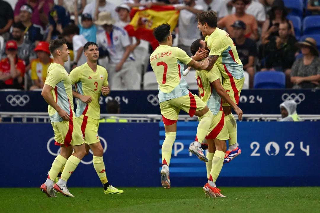 Jogadores da Espanha comemorando