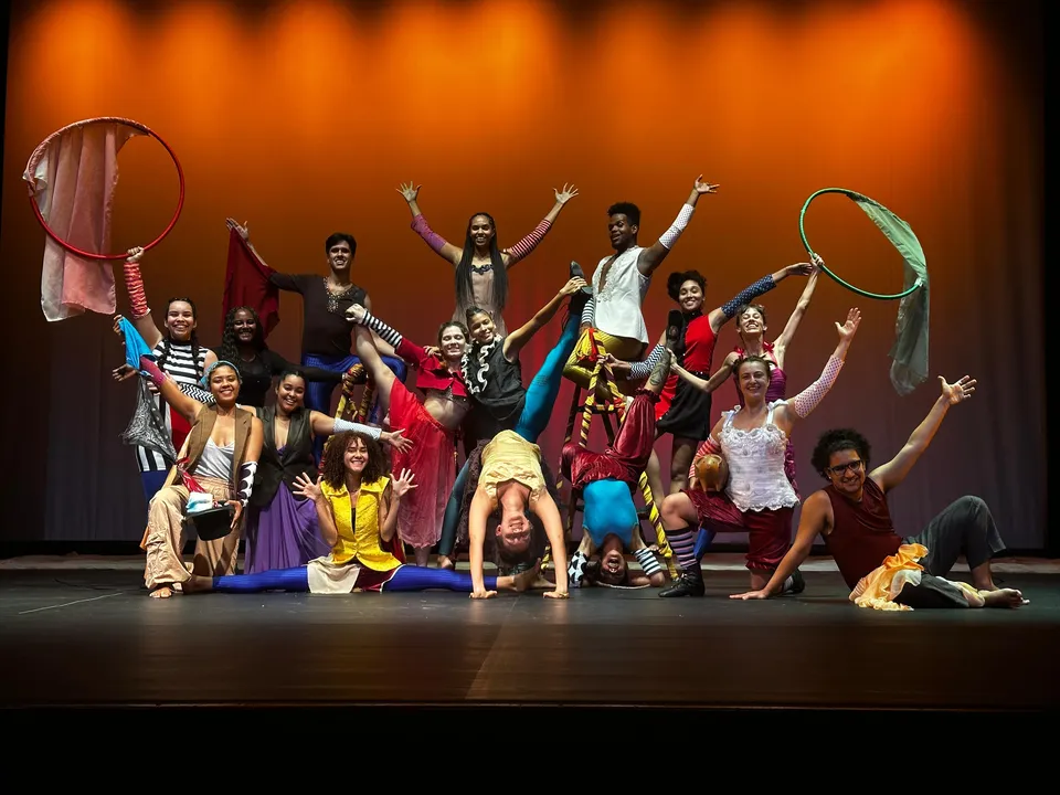 Gennesius é o espetáculo de pré-formatura de estudantes de Interpretação Teatral da Escola de Teatro da UFBA