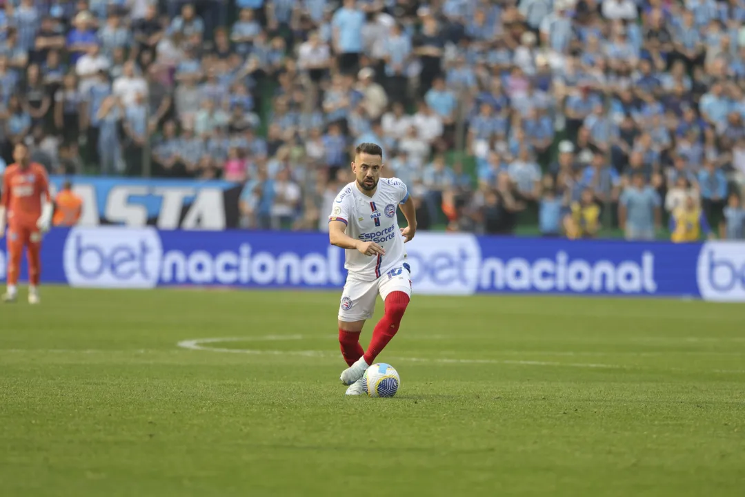 Everton Ribeiro foi titular no triunfo fora de casa contra o Grêmio