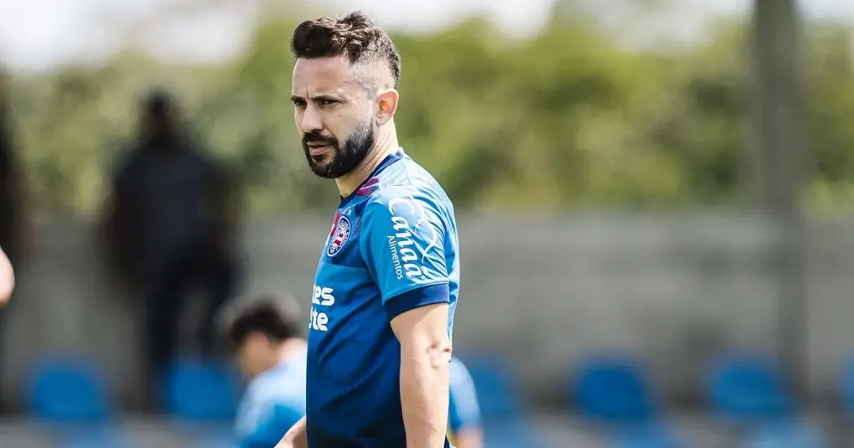 Everton Ribeiro pode começar como titular contra o Grêmio