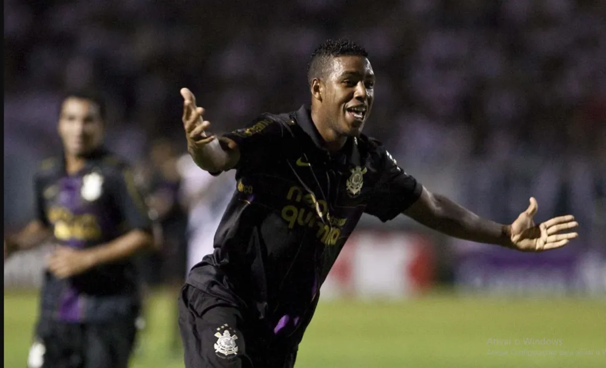 Jucilei comemora um gol pelo Corinthians