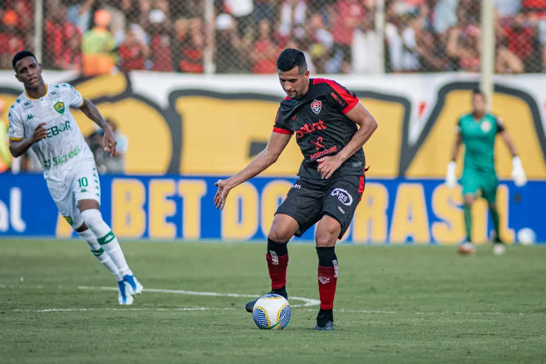 Ryller em ação com a camisa do Vitória