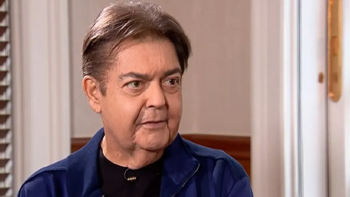 Faustão segue internado