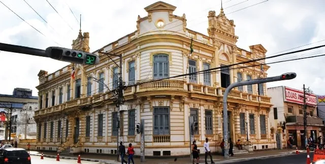 Gestão alega que desconhece a “irregularidade”