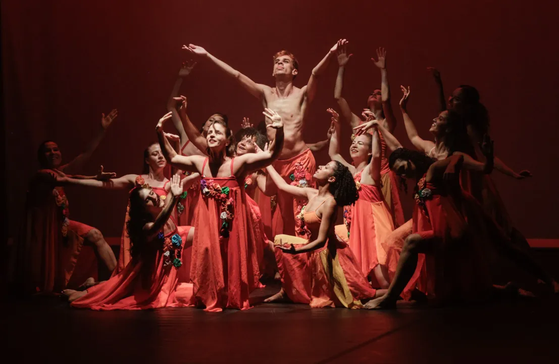 A Escola Contemporânea de Dança se apresentou nos dois dias do Festival Emoções