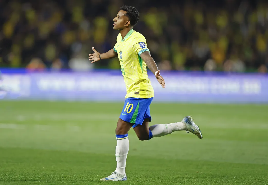 Rodrygo comemorando gol contra o Equador