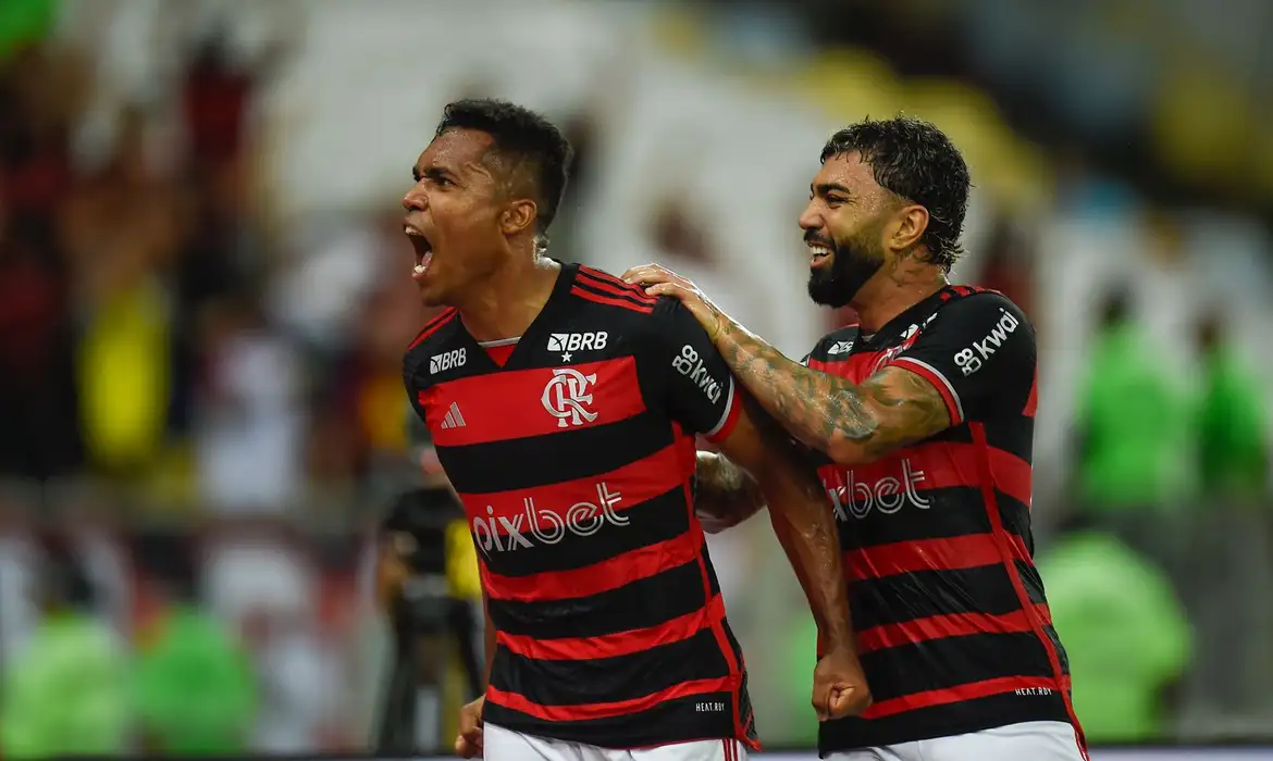 Imagem ilustrativa da imagem Flamengo sai na frente do Corinthians na semifinal da Copa do Brasil