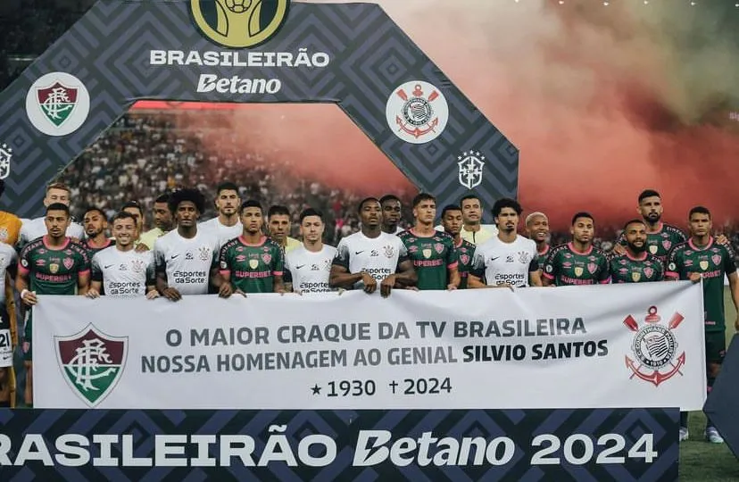 Imagem ilustrativa da imagem Fluminense e Corinthians fazem homenagem a Silvio Santos antes de jogo