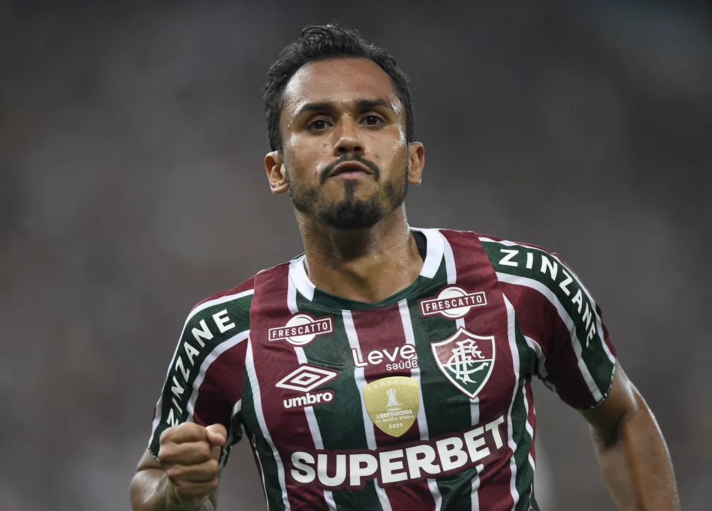 O meia Lima celebra o gol da vitória do Fluminense sobre o Atlético-MG