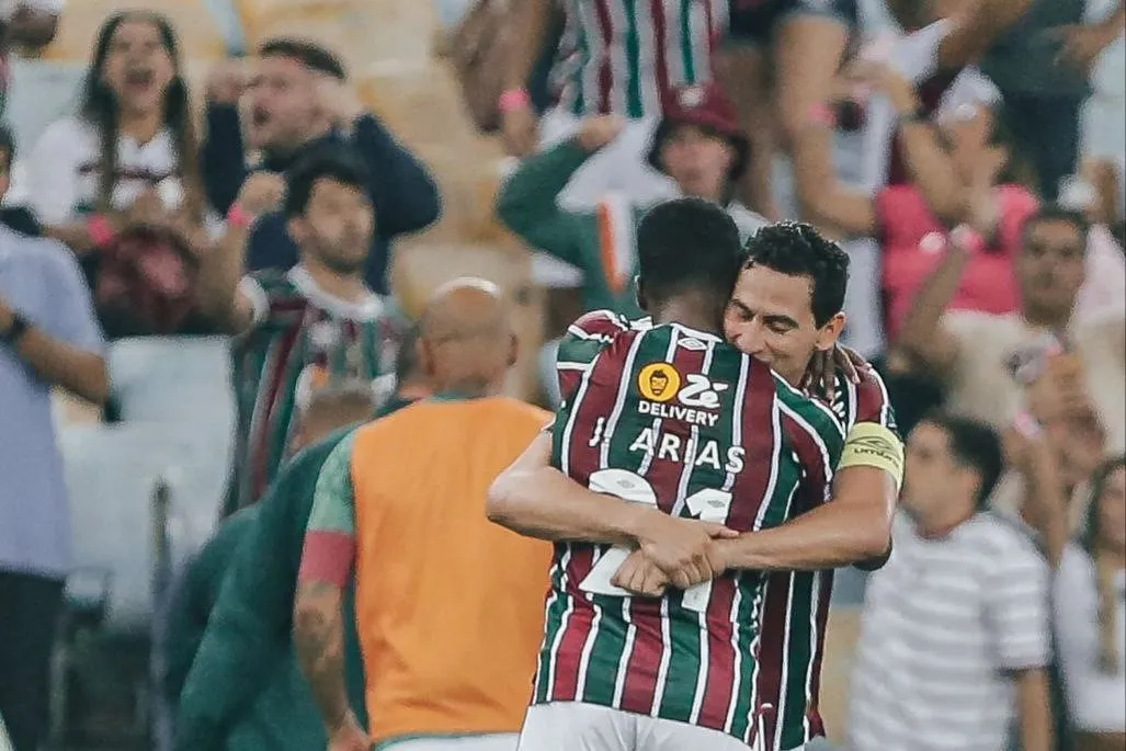 Arias e Ganso comemoram vitória do Fluminense sobre o Cruzeiro