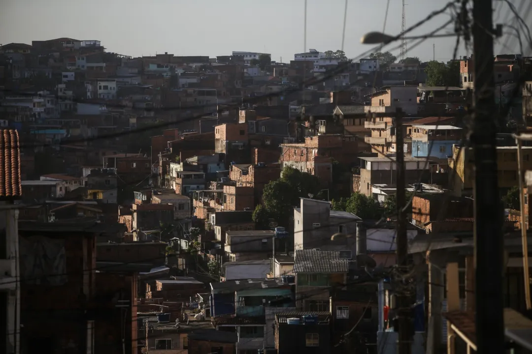 Vários bairros de Salvador ficaram sem energia nesta segunda.