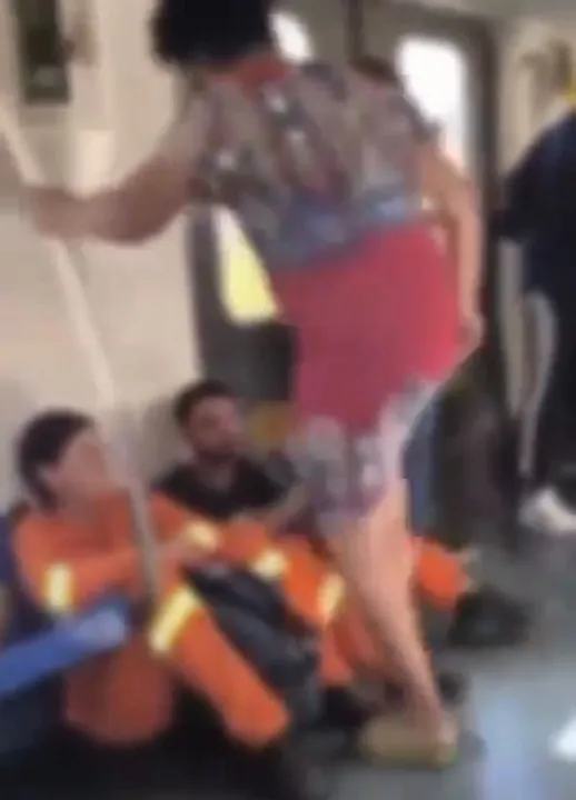 Imagem ilustrativa da imagem Gari é agredido por mulher em metrô e alega preconceito