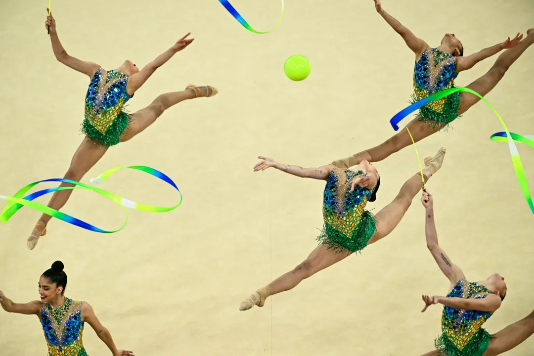 Seleção de Ginástica artística durante apresentação