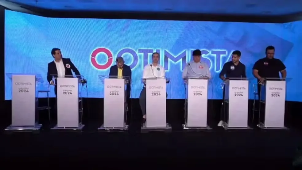 Candidato é obrigado a deixar debate