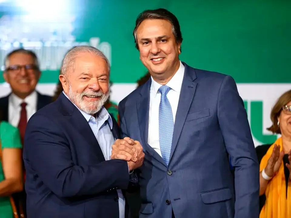 Ministro Camilo Santana ao lado do presidente Lula