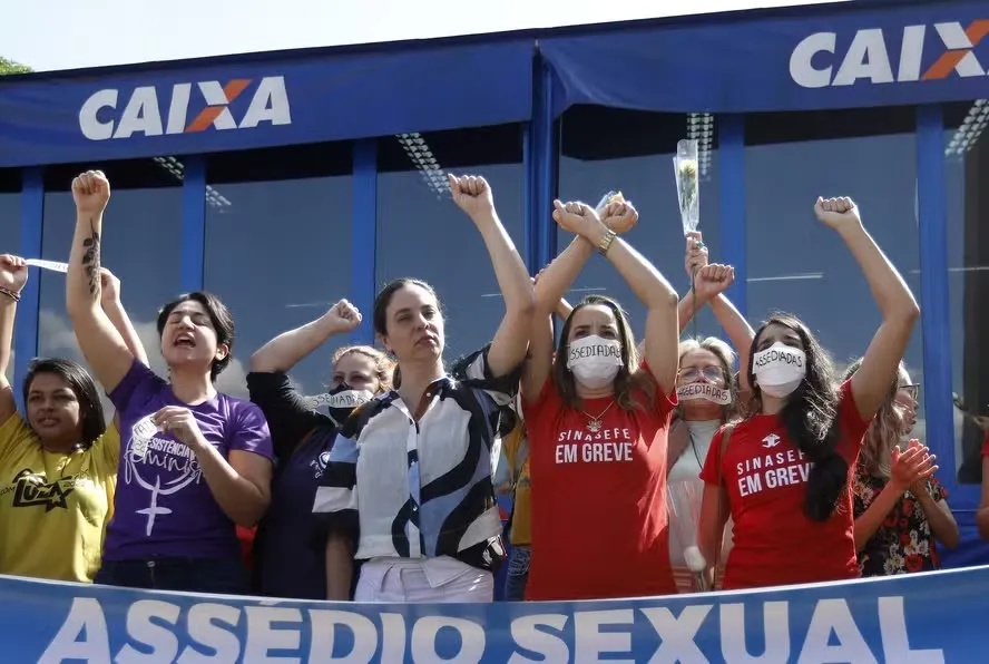 Funcionárias da Caixa protestam em Brasília contra assédio sexual