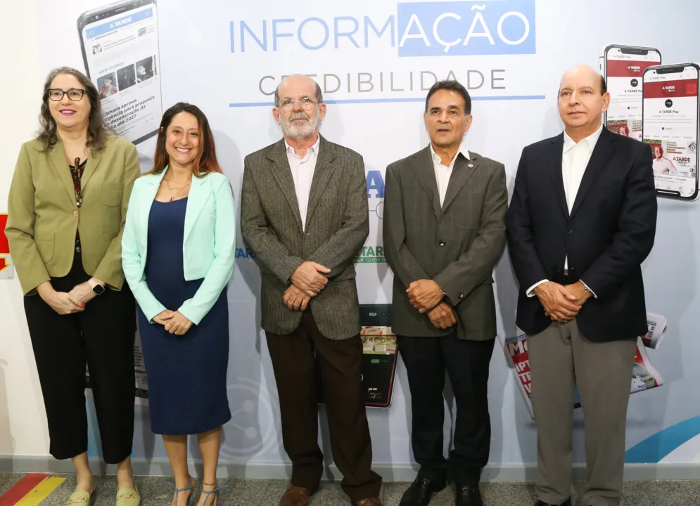 Na foto, a diretora de Conteúdos Impresso Mariana Carneiro, a diretora do Núcleo Digital, Caroline Gois, o Coordenador do Prêmio IAF de Educação Fiscal Stéphenson Cerqueira, o presidente da IAF, Marcos Carneiro e o diretor de Relações Institucionais Luciano Neves