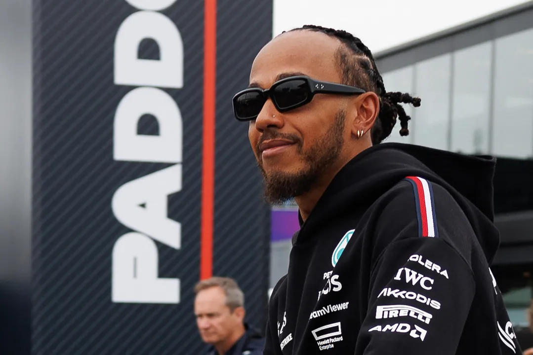 O Inglês Lewis Hamilton é heptacampeão mundial de Fórmula 1