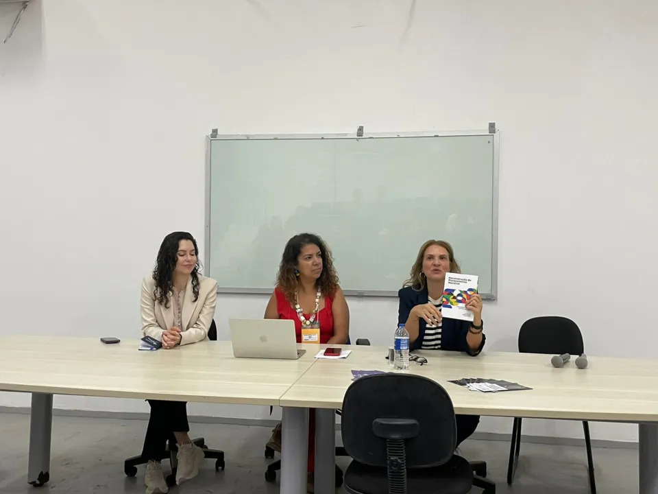 Na foto, Virgínia de Ângelis (a esquerda), Luciana Servo (no centro) e Leany Lemos (a direita)