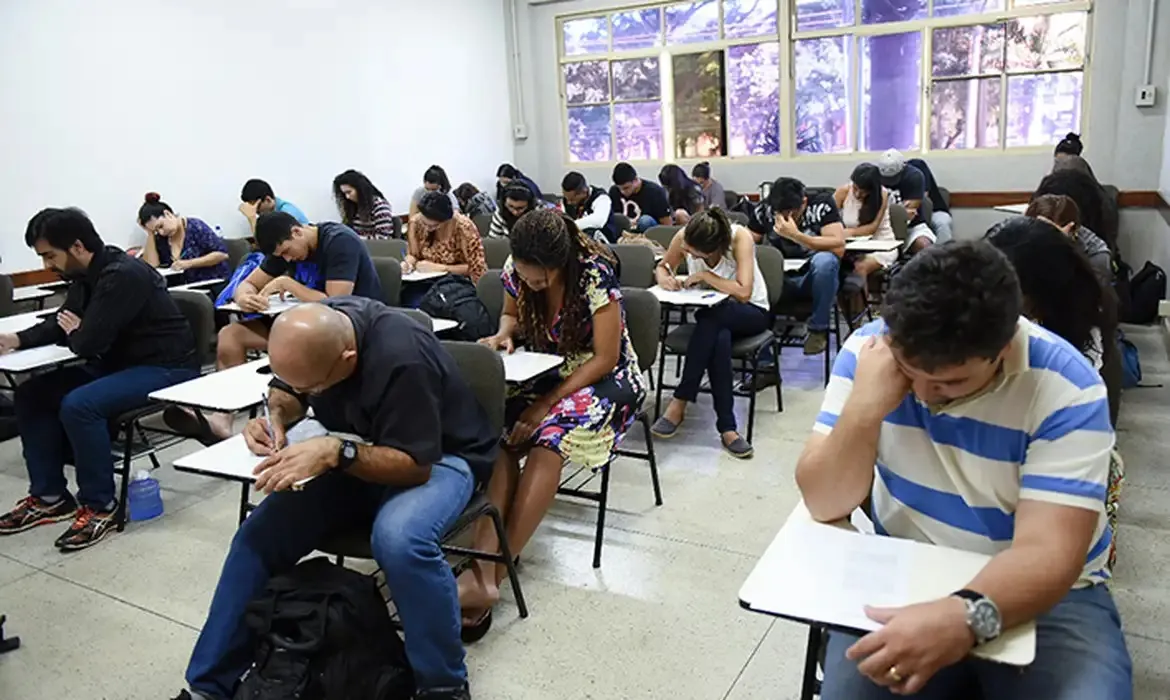 Encceja é realizado pelo Inep desde 2002 para avaliar o conhecimento e as habilidades de jovens e adultos