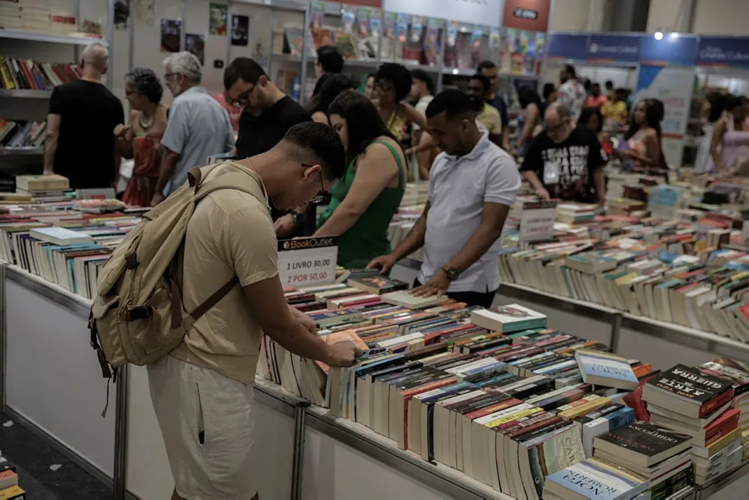 Movimentação na Bienal do livro