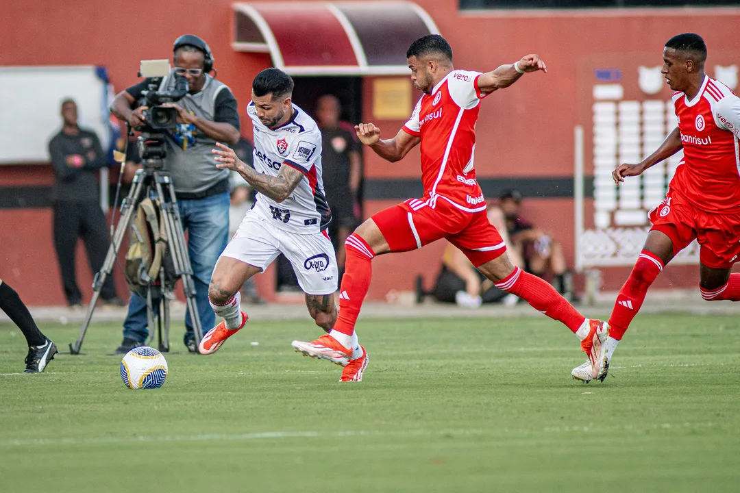 Internacional e Vitória  tem objetivos distintos no Brasileirão