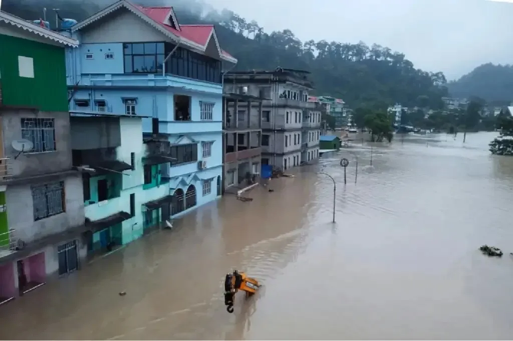 Inundações em 2023 causadas por uma barragem no nordeste do Himalaia, na Índia