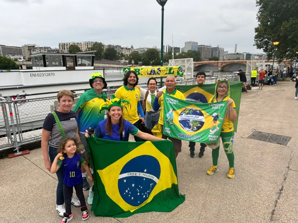 Brasileiros durante abertura das Olimpíadas