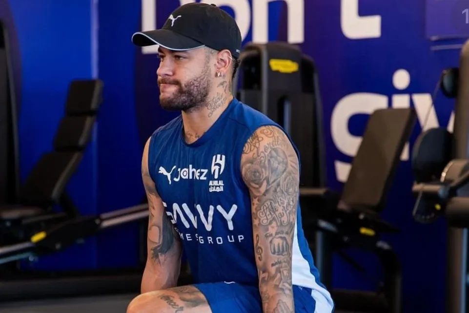 Neymar durante atividade física no Al Hilal