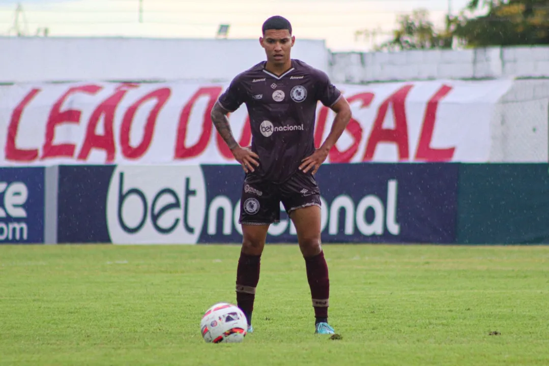 Thiaguinho em ação pelo Jacuipense