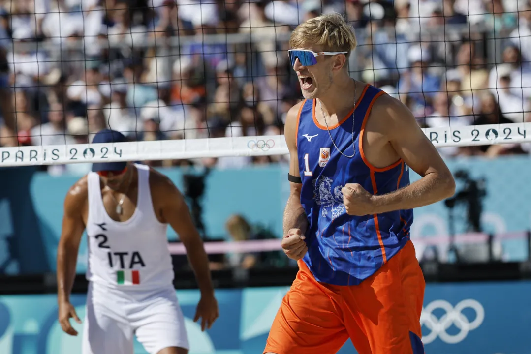 Steven Van De Velde, comemora um ponto na partida de vôlei de praia